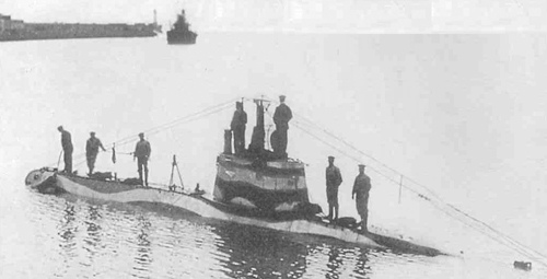 Niemiecki mały okręt podwodny UB 7 przerzuconyu na Morze Czarne z baz austro-węgierskich na Adriatyku fot. zbiory Władymir Zabłockij
