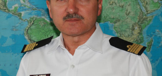 Kmdr Dariusz Kolator dowódca okręty hydrograficznego Marynarki Wojennej RP ORP Arctowski.