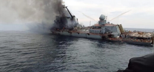 Płonący krążownik rakietowy Moskwa. / Zdjęcie: /twitter.com/UAWeapons