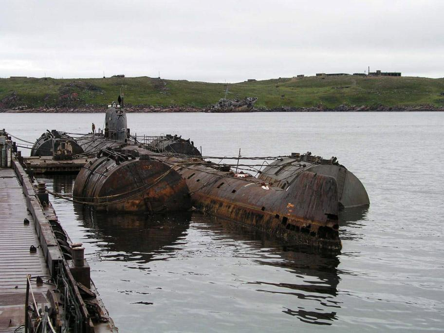 Radziecki okręt podwodny K-159. Zatopiony 30 sierpnia 2003 podczas holowania do demontażu. W wyniku tego wypadku zginęło 9 osób 1 przeżyła. / Zdjęcie: Fundacja Bellona