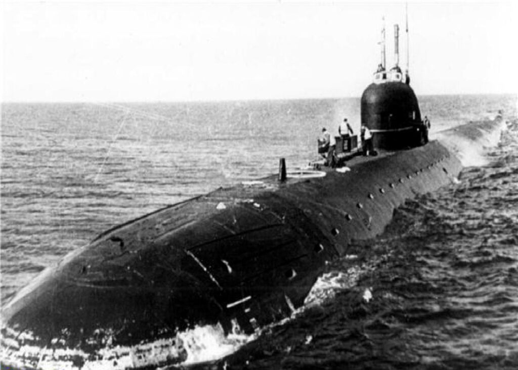 Radziecki okręt podwodny K-27.