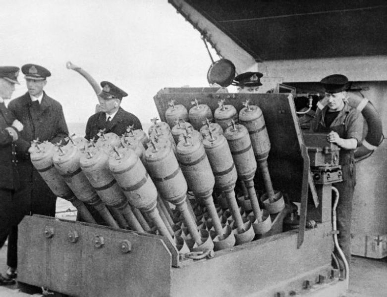 Hedgehog używany na HMS Westcott - wieloprowadnicowy miotacz rakietowych bomb głębinowych do zwalczania okrętów podwodnych. / Zdjęcie: Royal Navy